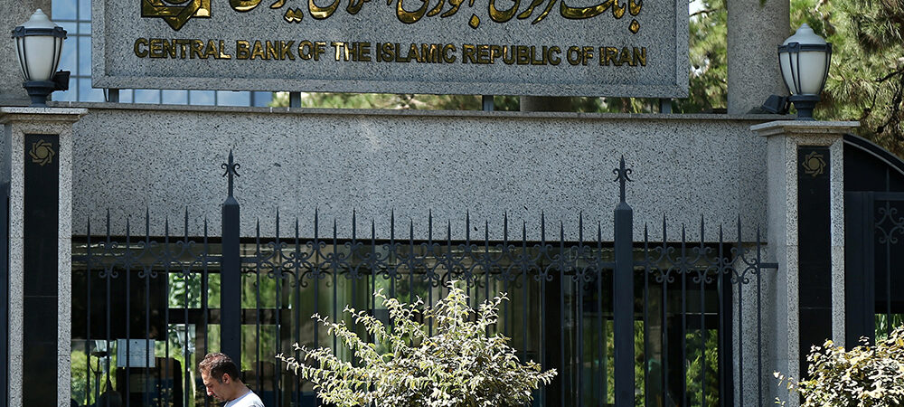 A man walks past the Central Bank of Iran in Tehran, Iran August 1, 2019. Nazanin Tabatabaee/WANA (West Asia News Agency) via REUTERS ATTENTION EDITORS - THIS IMAGE HAS BEEN SUPPLIED BY A THIRD PARTY